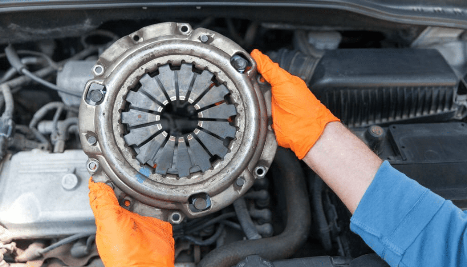 What is a car clutch?