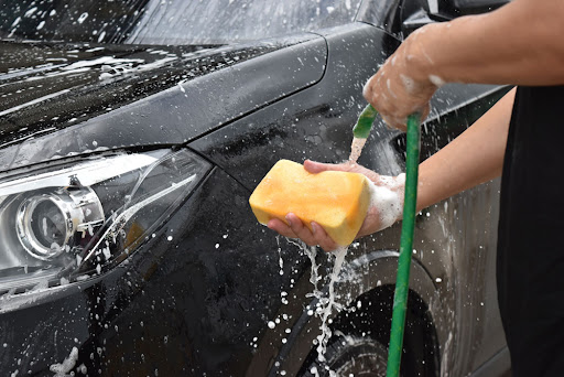 Rinse the car body