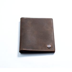 Carbonado Leather Brown Bi-Fold Plus Wallet